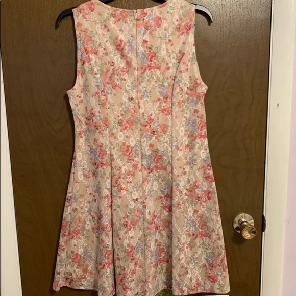 Dress - Picture 4 of 4